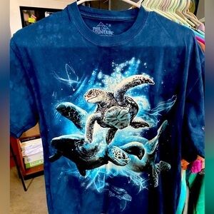 Sea turtles blue tie dye T shirt sz: M The Mountain